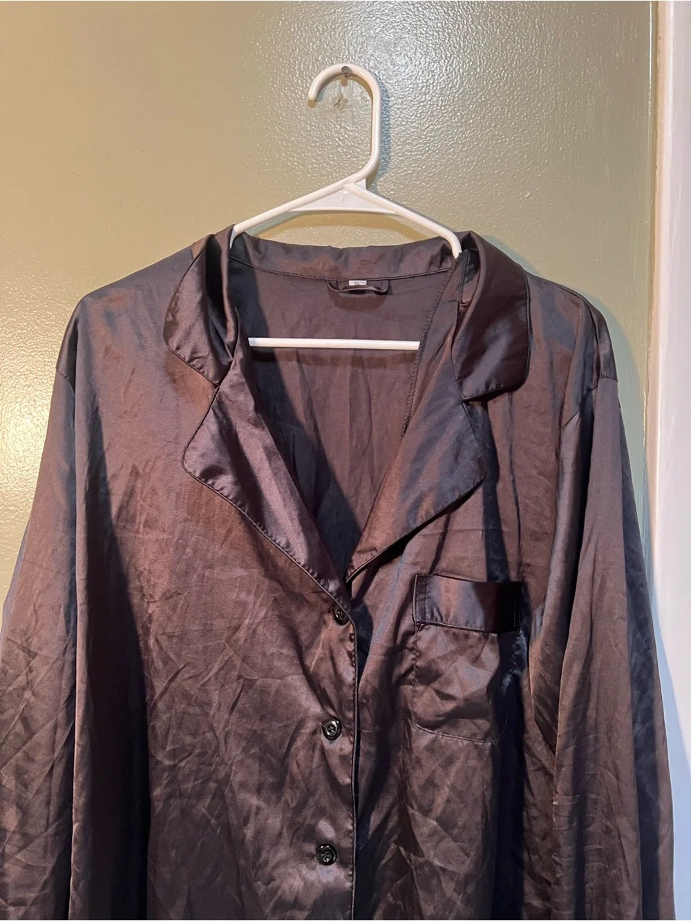 Women’s Sz XL Pajama Top Satin Button Down Black Feather Fuzzy Cuffs Long Sleeve